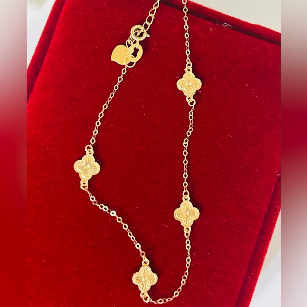 18k Gold Chain Bracelet with Floral Accents